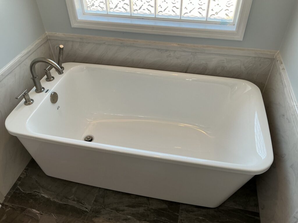 Upgraded tub in Capshaw home